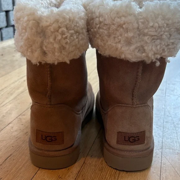 UGG Chestnut Suede Short Boots with Cream Shearling Cuff - Picture 2 of 5